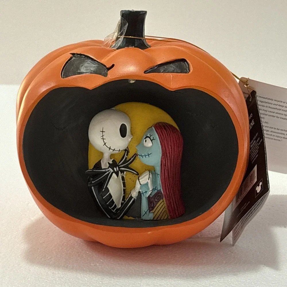Nightmare Before Christmas Jack & Sally Skellington Light Up Pumpkin Scene‎